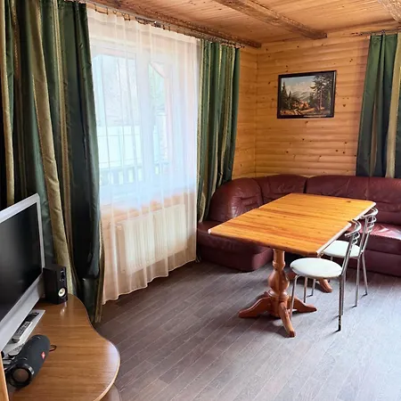 сонячні карпати بيت ضيافة 4*